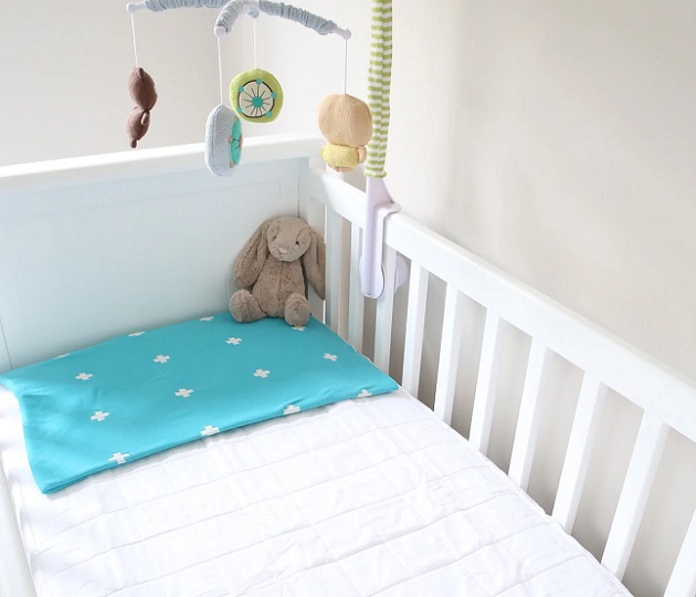 picture of a baby bedding with a mattress protector  