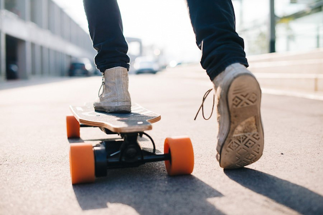 kick push on electric skateboard