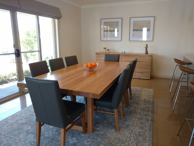 dinig-room-tabels